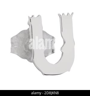 Silberner Buchstabe 'U' Alphabet Ohrring entworfen von Wendy Brandes fotografiert Auf weißem Hintergrund Stockfoto