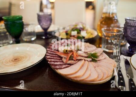 Mittags Fleisch sind vorgekocht oder geheilt, die in Scheiben geschnitten werden Und kalt oder warm serviert Stockfoto