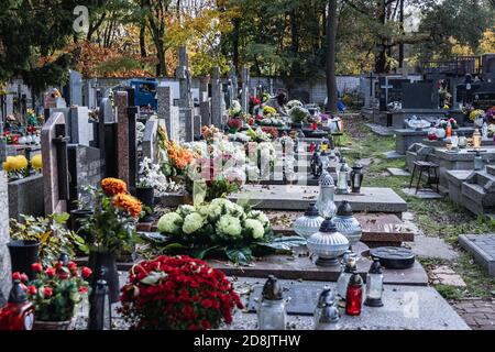 Wolski Friedhof in Warschau Stadt, wenige Tage vor Allerheiligen Fest in Polen Stockfoto