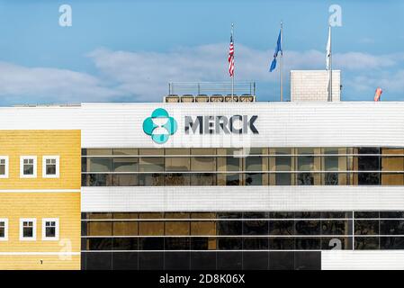 Elkton, USA - 27. Oktober 2020: Merck stellt in der ländlichen Stadt Rockin in Virginia eine Fabrik zur Herstellung pharmazeutischer Medikamente bereit Stockfoto