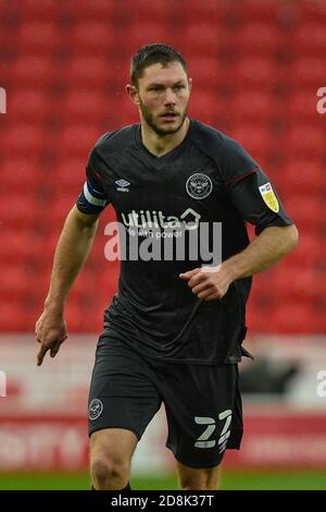 Henrik Dalsgaard (22) von Brentford während des Spiels Stockfoto