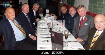 Fußballlegenden beim Mittagessen eines Sportlers in London 2013 Stockfoto