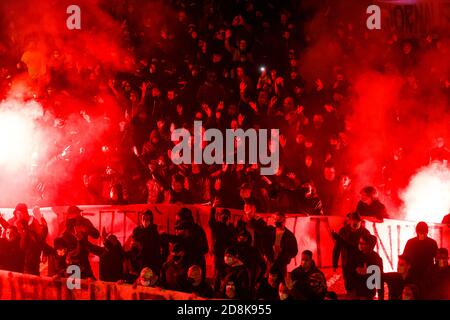 Bologna, Italien. Oktober 2020. Demonstration von Ultras und einigen italienischen Vertretern der rechtsextremen Parteien gegen die letzte DPCM (Dekret des Präsidenten des Ministerrates der Italienischen Republik) am 30. Oktober 2020 in Bologna, Italien. Kredit: Massimiliano Donati/Alamy Live Nachrichten Stockfoto