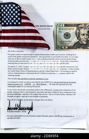 Herndon, USA - 20. September 2020: Closeup vertikale Ansicht des Cares Act ökonomische Auswirkungen Zahlungsschreiben des Weißen Hauses mit Coronavirus finanzielle Hilfe s Stockfoto