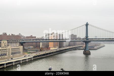 Wunderschöne Manhattan Bridge in New York City. Aufgenommen Von Der Brooklyn Bridge. Wintersaison in New York, USA Stockfoto