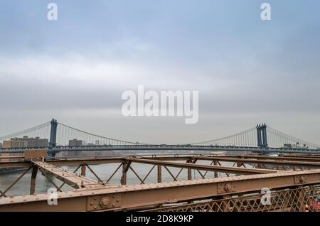 Wunderschöne Panoramaaussicht auf die Manhattan Bridge in New York City. Aufgenommen Von Der Brooklyn Bridge. Lower Manhattan, NY, USA Stockfoto