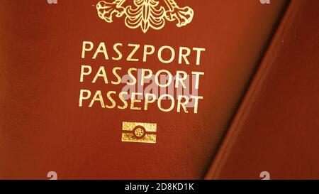 Warschau, Polen, 07.03.2019 Nahaufnahme des polnischen Passes. Reise, Urlaubskonzept, EU-Ausweis. Hochwertige Fotos Stockfoto
