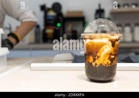 Boba oder Bubble Tee mit braunem Zucker und Tapioka Perlen Stockfoto