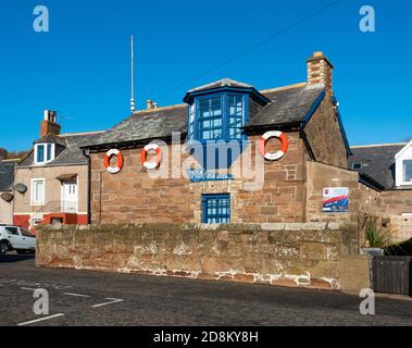 Das Maggie Law Maritime Museum im malerischen Fischerdorf Gourdon in Aberdeenshire, Schottland, Großbritannien Stockfoto