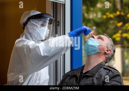 MARTIN, SLOWAKEI - OKTOBER 31 2020: Nationale Coronavirus-Tests Stockfoto