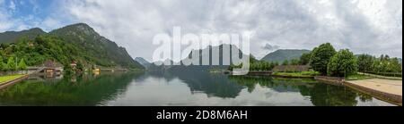 Blick auf den Traunsee, vom Südufer in Ebensee aus gesehen Stockfoto