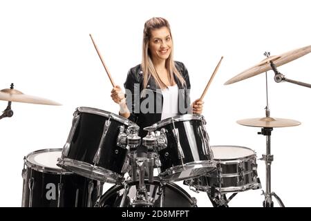 Drummerin lächelt und hält ein Paar Drumsticks isoliert Auf weißem Hintergrund Stockfoto