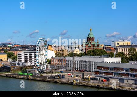 Das Stadtzentrum von Helsinki ist vom Meer aus zu sehen Stockfoto