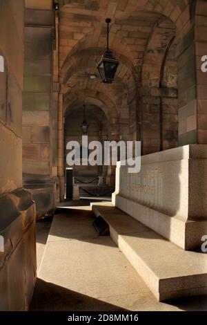 Kriegsdenkmal im City Chambers Courtyard, High Street, Royal Mile, Edinburgh, Schottland. Stockfoto