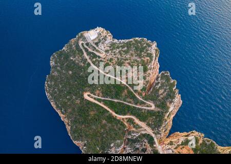 Luftaufnahme des Felsvorgebirges von Capo Caccia, Alghero, Sassari, Sardinien, Italien. Stockfoto