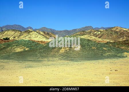 Die Sinai Berge entlang der Straße von Sharm El-Sheikh nach Dahab, Ägypten Stockfoto