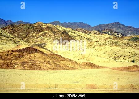 Die Sinai Berge entlang der Straße von Sharm El-Sheikh nach Dahab, Ägypten Stockfoto