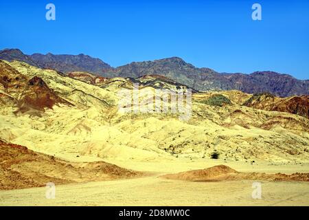 Die Sinai Berge entlang der Straße von Sharm El-Sheikh nach Dahab, Ägypten Stockfoto