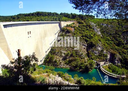 Der Bimont-Staudamm bei Aix-en-Provence, Frankreich Stockfoto