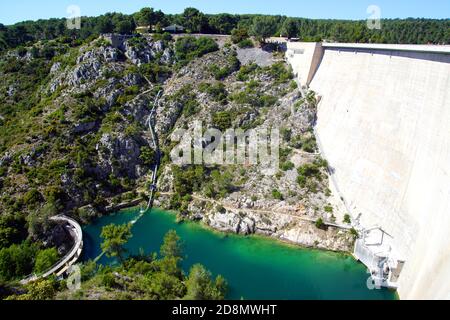 Der Bimont-Staudamm bei Aix-en-Provence, Frankreich Stockfoto