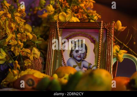 Visschukkani arrangiert in Kerala. Vishu ist ein indisches Fest, das in einem der indischen Bundesstaaten Kerala gefeiert wird. Stockfoto