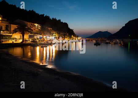 Kroatien - die Atmosphäre am Abend im kleinen Hafen von Zuliana Dorf - Halbinsel Peljesac. Stockfoto