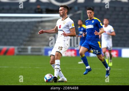 MILTON KEYNES, ENGLAND. 31. OKTOBER Milton Keynes Dons Warren O'Hora während der ersten Hälfte der Sky Bet League ein Spiel zwischen MK Dons und AFC Wimbledon im Stadion MK, Milton Keynes am Samstag, 31. Oktober 2020. (Kredit: John Cripps - MI News) Kredit: MI Nachrichten & Sport /Alamy Live Nachrichten Stockfoto