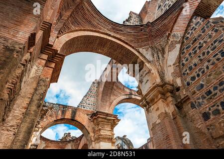 Dach der alten Kathedrale Ruinen, Antigua, Guatemala. Stockfoto