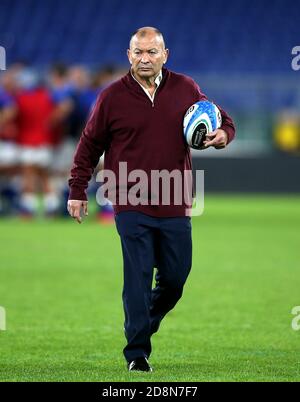 England-Cheftrainer Eddie Jones beim Guinness Six Nations-Spiel im Stadio Olimpico, Rom. Stockfoto