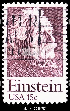 MOSKAU, RUSSLAND - 8. OKTOBER 2020: Die in den USA gedruckte Briefmarke zeigt Albert Einstein (1879-1955), theoretischer Physiker, Serie, um 1979 Stockfoto