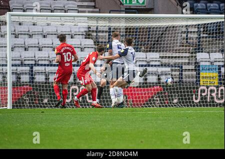 PRESTON, ENGLAND. 31. OKTOBER Gary Gardner vom Birmingham City FC erzielt den Gewinner für die Blues während des Sky Bet Championship-Spiels zwischen Preston North End und Birmingham City in Deepdale, Preston am Samstag, 31. Oktober 2020. (Quelle: Ian Charles, MI News) Stockfoto