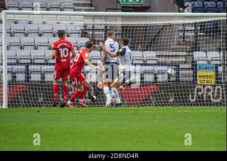 PRESTON, ENGLAND. 31. OKTOBER Gary Gardner vom Birmingham City FC erzielt den Gewinner für die Blues während des Sky Bet Championship-Spiels zwischen Preston North End und Birmingham City in Deepdale, Preston am Samstag, 31. Oktober 2020. (Quelle: Ian Charles, MI News) Stockfoto