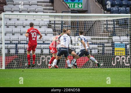 PRESTON, ENGLAND. 31. OKTOBER Gary Gardner vom Birmingham City FC erzielt den Gewinner für die Blues während des Sky Bet Championship-Spiels zwischen Preston North End und Birmingham City in Deepdale, Preston am Samstag, 31. Oktober 2020. (Quelle: Ian Charles, MI News) Stockfoto