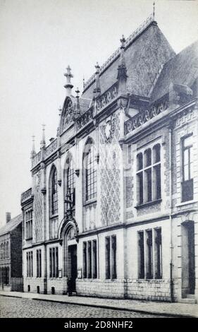Eine historische Ansicht des Justizpalastes in Hazebrouck, Hauts-de-France, Frankreich von einer Postkarte c.early 1900s entnommen. Stockfoto
