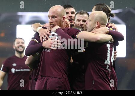 Hearts' Craig Wighton feiert das erste Tor seiner Mannschaft mit Teamkollegen während des Halbfinalspiels des William Hill Scottish Cup in Hampden Park, Glasgow. Stockfoto