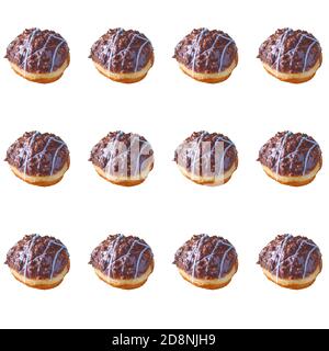 Muster von leckeren frischen Schokolade Donuts auf weißem Hintergrund isoliert. Stockfoto
