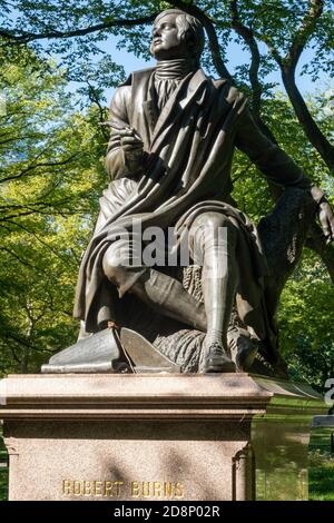 Robert Burns Sculpture befindet sich am südlichen Ende des Literary Walk im Central Park, New York City, USA Stockfoto