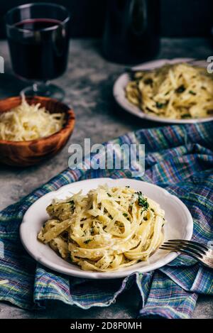 Hausgemachte Pasta Alfredo Stockfoto