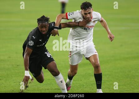 Brandon ist vom Stade Rennais und Munir El Haddadi vom FC Sevilla während der UEFA Champions League, Gruppenphase, Gruppe E Fußballspiel zwischen Sevilla FC und Stade Rennais am 28. Oktober 2020 im Ramon Sanchez-Pizjuan Stadion in Sevilla, Spanien - Foto Laurent Lairys / DPPI Stockfoto