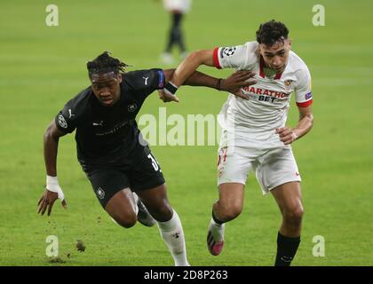 Brandon ist vom Stade Rennais und Munir El Haddadi vom FC Sevilla während der UEFA Champions League, Gruppenphase, Gruppe E Fußballspiel zwischen Sevilla FC und Stade Rennais am 28. Oktober 2020 im Ramon Sanchez-Pizjuan Stadion in Sevilla, Spanien - Foto Laurent Lairys / DPPI Stockfoto