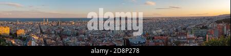 Barcelona - das Panorama der Stadt mit dem bei Sonnenuntergang. Stockfoto