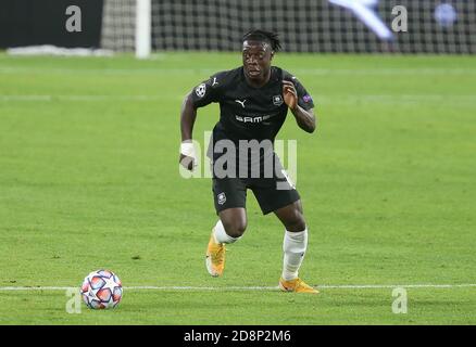Jeremy Doku von Stade Rennais während der UEFA Champions League, Gruppenphase, Gruppe E Fußballspiel zwischen Sevilla FC und Stade Rennais am 28. Oktober 2020 im Ramon Sanchez-Pizjuan Stadion in Sevilla, Spanien - Foto Laurent Lairys / DPPI Stockfoto