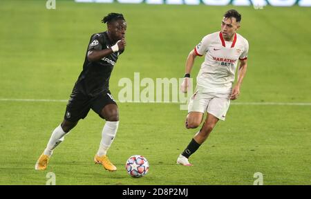 Brandon ist vom Stade Rennais und Munir El Haddadi vom FC Sevilla während der UEFA Champions League, Gruppenphase, Gruppe E Fußballspiel zwischen Sevilla FC und Stade Rennais am 28. Oktober 2020 im Ramon Sanchez-Pizjuan Stadion in Sevilla, Spanien - Foto Laurent Lairys / DPPI Stockfoto