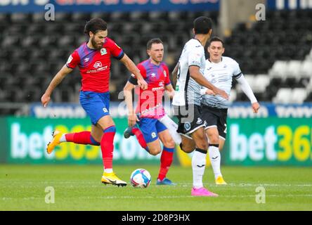 Liberty Stadium, Swansea, Glamorgan, Großbritannien. Oktober 2020. English Football League Championship Football, Swansea City versus Blackburn Rovers; Ben Brereton von Blackburn Rovers bringt den Ball nach vorne Kredit: Action Plus Sports/Alamy Live News Stockfoto