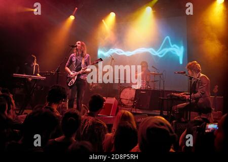 Die psychedelische Rockband Tame Impala tritt am 11/07/2012 in der Music Hall of Williamsburg in Brooklyn, NY, auf. Stockfoto