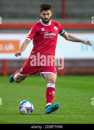 Crawley, Großbritannien. August 2019. George Francomb für Crawley Town während des EFL Sky Bet League 2-Spiels zwischen Crawley Town und Cambridge United im Checkatrade.com Stadium, Crawley, England am 31. Oktober 2020. Foto von Steve Ball. Nur redaktionelle Verwendung, Lizenz für kommerzielle Nutzung erforderlich. Keine Verwendung bei Wetten, Spielen oder Veröffentlichungen einzelner Vereine/Vereine/Spieler. Kredit: UK Sports Pics Ltd/Alamy Live Nachrichten Stockfoto