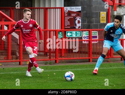 Crawley, Großbritannien. August 2019. Jake Hesketh für Crawley Town während des EFL Sky Bet League 2-Spiels zwischen Crawley Town und Cambridge United im Checkatrade.com Stadium, Crawley, England am 31. Oktober 2020. Foto von Steve Ball. Nur redaktionelle Verwendung, Lizenz für kommerzielle Nutzung erforderlich. Keine Verwendung bei Wetten, Spielen oder Veröffentlichungen einzelner Vereine/Vereine/Spieler. Kredit: UK Sports Pics Ltd/Alamy Live Nachrichten Stockfoto