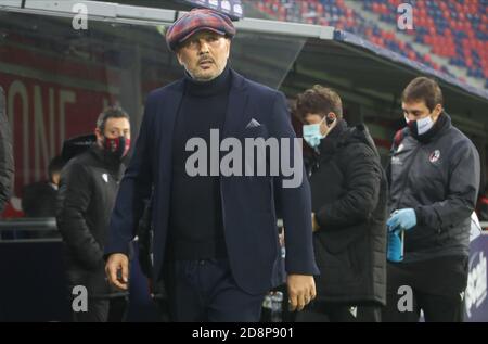 Bologna, Italien. Oktober 2020. Bologna-Cheftrainer Sinisa Mihajlovic beim italienischen Fußballspiel Serie A Bologna FC gegen Cagliari Calcio im Renato Dall'Ara Stadion in Bologna, Italien, 31. Oktober 2020. - Photo Michele Nucci/LM Kredit: Michele Nucci/LPS/ZUMA Wire/Alamy Live News Stockfoto