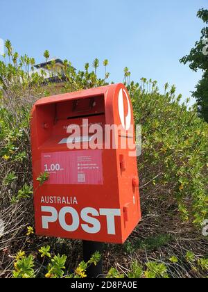 SOUTHERN HIGHLANDS, AUSTRALIEN - 13. Sep 2020: Rote Box in Straßen in ganz Australien, aus Städten, Landstädten oder ländlichen Gebieten zu sammeln regul Stockfoto