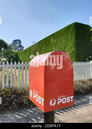 SOUTHERN HIGHLANDS, AUSTRALIEN - 13. Sep 2020: Rote Box in Straßen in ganz Australien, aus Städten, Landstädten oder ländlichen Gebieten zu sammeln regul Stockfoto